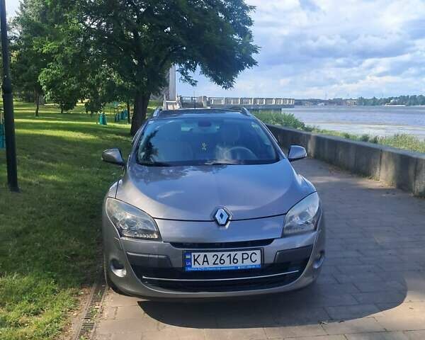 Серый Рено Меган, объемом двигателя 2 л и пробегом 255 тыс. км за 8000 $, фото 1 на Automoto.ua