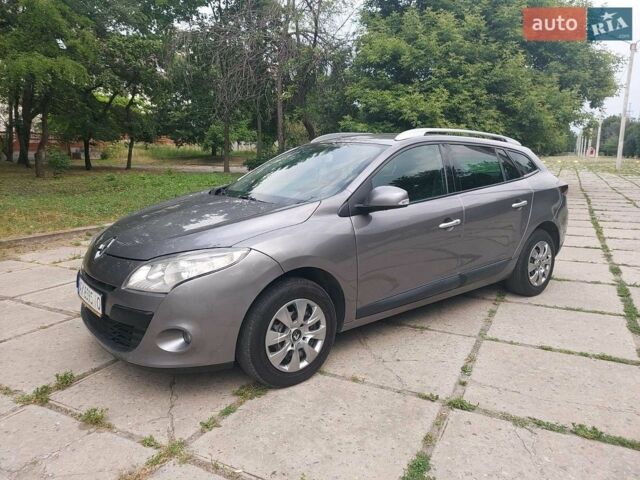 Сірий Рено Меган, об'ємом двигуна 1.6 л та пробігом 229 тис. км за 6800 $, фото 1 на Automoto.ua