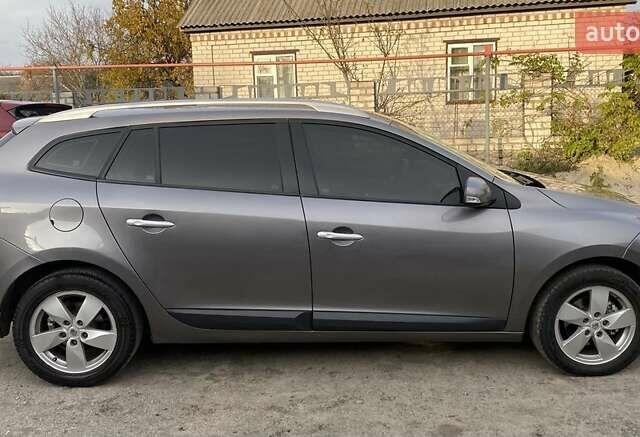 Серый Рено Меган, объемом двигателя 1.5 л и пробегом 320 тыс. км за 7000 $, фото 1 на Automoto.ua
