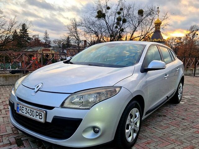 Сірий Рено Меган, об'ємом двигуна 1.5 л та пробігом 272 тис. км за 5499 $, фото 1 на Automoto.ua