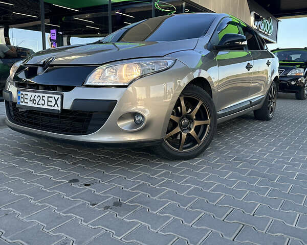 Серый Рено Меган, объемом двигателя 1.46 л и пробегом 290 тыс. км за 6800 $, фото 1 на Automoto.ua