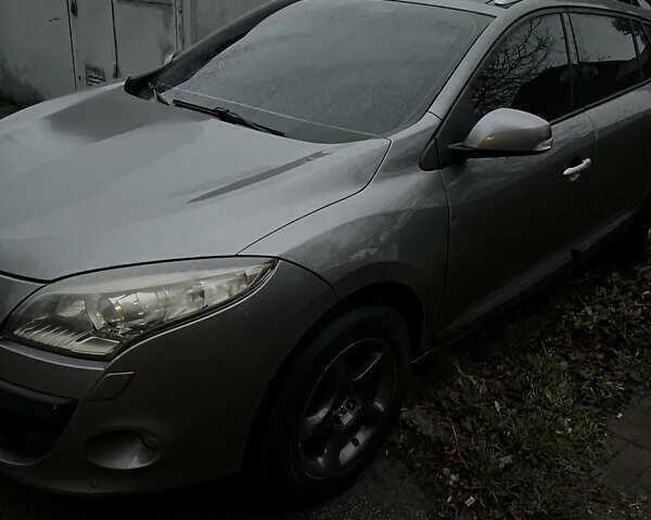 Серый Рено Меган, объемом двигателя 1.6 л и пробегом 400 тыс. км за 7499 $, фото 1 на Automoto.ua