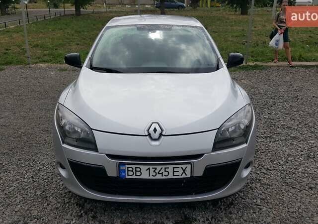 Серый Рено Меган, объемом двигателя 1.5 л и пробегом 250 тыс. км за 8000 $, фото 1 на Automoto.ua