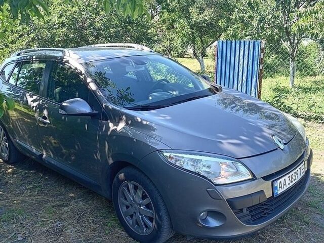 Сірий Рено Меган, об'ємом двигуна 1.6 л та пробігом 220 тис. км за 7160 $, фото 1 на Automoto.ua
