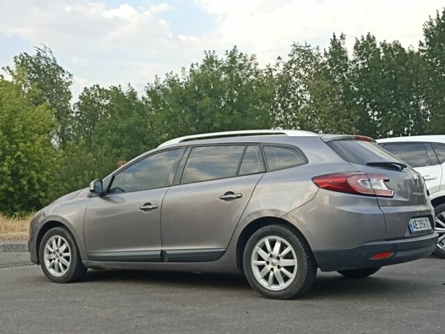 Серый Рено Меган, объемом двигателя 0 л и пробегом 232 тыс. км за 7000 $, фото 1 на Automoto.ua