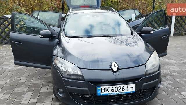 Сірий Рено Меган, об'ємом двигуна 1.46 л та пробігом 221 тис. км за 7300 $, фото 1 на Automoto.ua