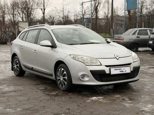 Серый Рено Меган, объемом двигателя 1.5 л и пробегом 211 тыс. км за 7500 $, фото 1 на Automoto.ua