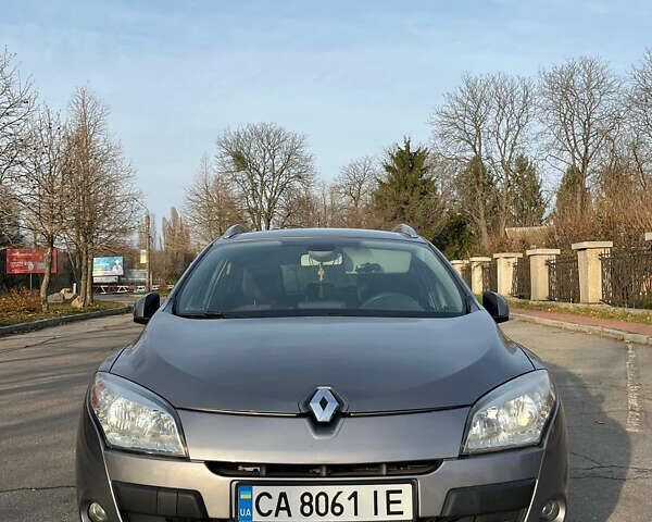 Серый Рено Меган, объемом двигателя 1.46 л и пробегом 203 тыс. км за 7400 $, фото 1 на Automoto.ua
