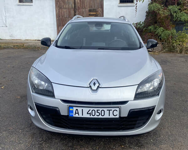 Серый Рено Меган, объемом двигателя 1.46 л и пробегом 221 тыс. км за 7000 $, фото 1 на Automoto.ua