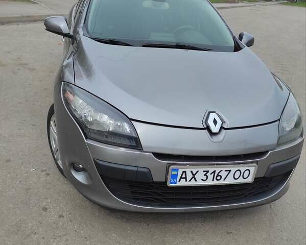Серый Рено Меган, объемом двигателя 1.5 л и пробегом 299 тыс. км за 8000 $, фото 1 на Automoto.ua
