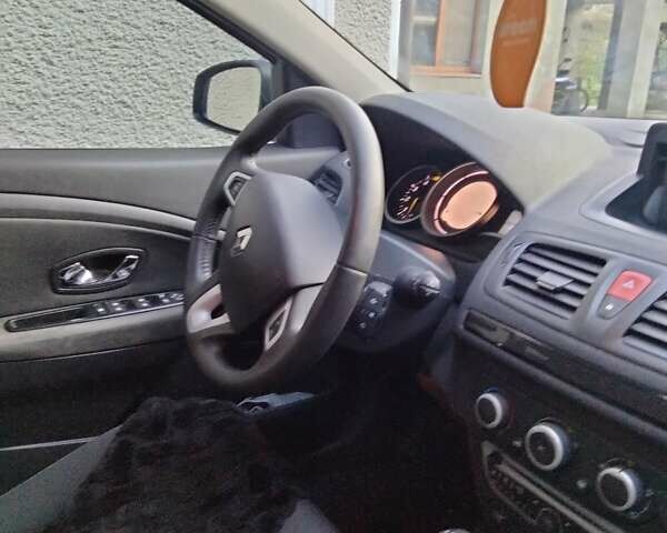 Сірий Рено Меган, об'ємом двигуна 1.5 л та пробігом 89 тис. км за 7400 $, фото 1 на Automoto.ua