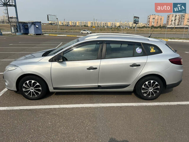 Серый Рено Меган, объемом двигателя 1.5 л и пробегом 277 тыс. км за 7500 $, фото 1 на Automoto.ua