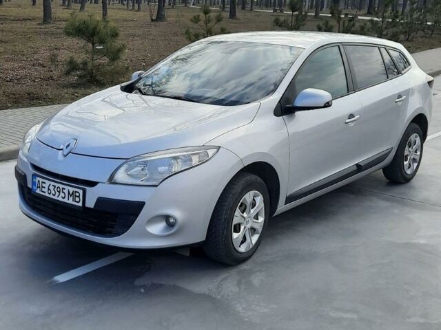 Сірий Рено Меган, об'ємом двигуна 1.5 л та пробігом 137 тис. км за 7500 $, фото 1 на Automoto.ua