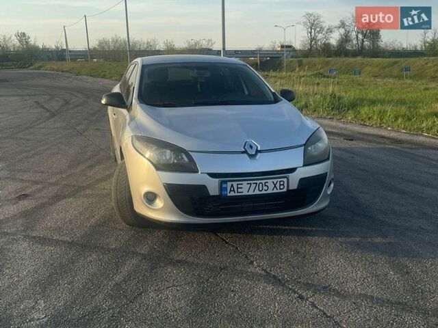 Серый Рено Меган, объемом двигателя 1.5 л и пробегом 200 тыс. км за 6400 $, фото 1 на Automoto.ua