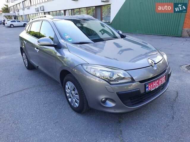 Серый Рено Меган, объемом двигателя 1.6 л и пробегом 194 тыс. км за 8100 $, фото 1 на Automoto.ua
