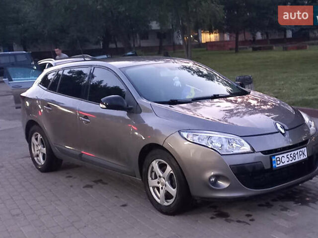 Сірий Рено Меган, об'ємом двигуна 1.46 л та пробігом 250 тис. км за 8200 $, фото 1 на Automoto.ua