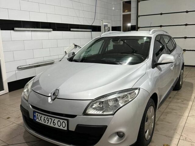 Рено Меган 2011 в Лозовой на Automoto.ua Серый Рено Меган, объемом двигателя 0 л и пробегом 277 тыс. км за 5500 $, фото 1 на Automoto.ua