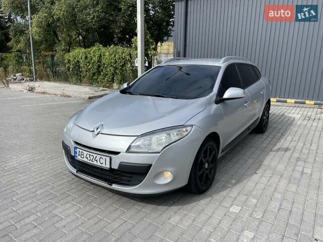 Рено Меган 2011 в Днепре (Днепропетровске) на Automoto.ua Серый Рено Меган, объемом двигателя 1.5 л и пробегом 235 тыс. км за 5999 $, фото 1 на Automoto.ua