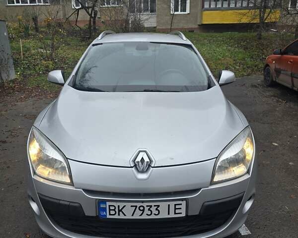 Сірий Рено Меган, об'ємом двигуна 1.6 л та пробігом 240 тис. км за 7000 $, фото 1 на Automoto.ua