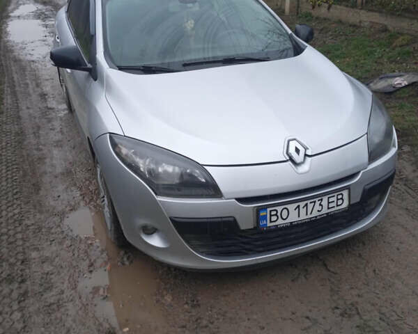 Серый Рено Меган, объемом двигателя 1.5 л и пробегом 228 тыс. км за 6800 $, фото 1 на Automoto.ua