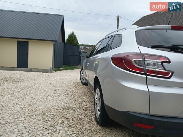 Сірий Рено Меган, об'ємом двигуна 1.6 л та пробігом 200 тис. км за 7000 $, фото 1 на Automoto.ua