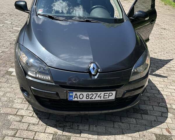 Сірий Рено Меган, об'ємом двигуна 1.46 л та пробігом 300 тис. км за 6600 $, фото 1 на Automoto.ua