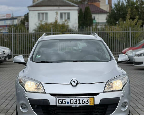 Серый Рено Меган, объемом двигателя 1.6 л и пробегом 150 тыс. км за 7500 $, фото 1 на Automoto.ua