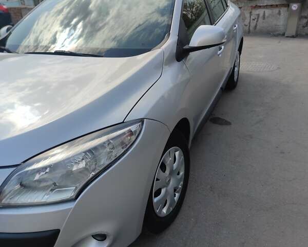 Сірий Рено Меган, об'ємом двигуна 1.5 л та пробігом 267 тис. км за 6500 $, фото 1 на Automoto.ua