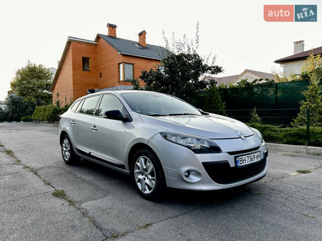 Сірий Рено Меган, об'ємом двигуна 1.46 л та пробігом 305 тис. км за 7200 $, фото 1 на Automoto.ua