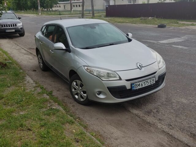 Рено Меган 2012 в Ужгороде на Automoto.ua Серый Рено Меган, объемом двигателя 1.5 л и пробегом 280 тыс. км за 7400 $, фото 1 на Automoto.ua