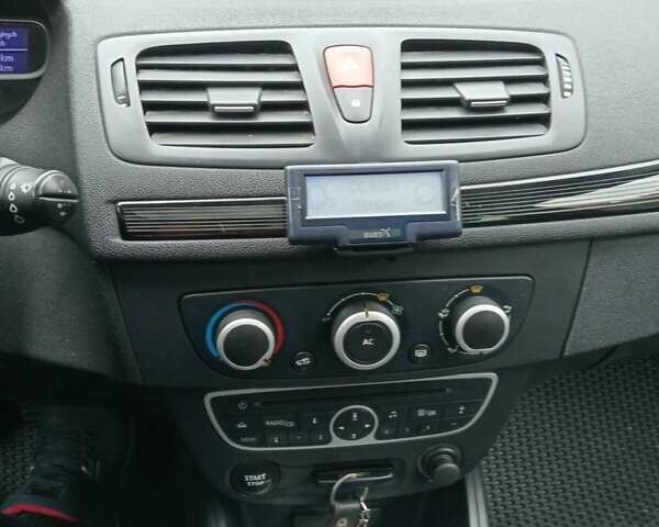 Серый Рено Меган, объемом двигателя 1.46 л и пробегом 234 тыс. км за 7600 $, фото 1 на Automoto.ua