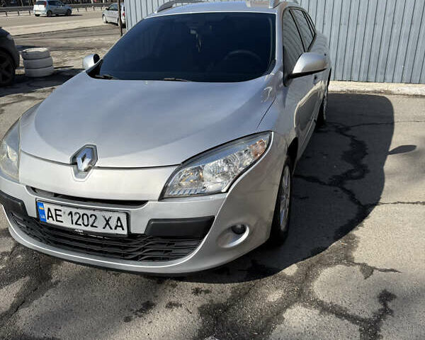 Сірий Рено Меган, об'ємом двигуна 1.46 л та пробігом 216 тис. км за 7500 $, фото 1 на Automoto.ua