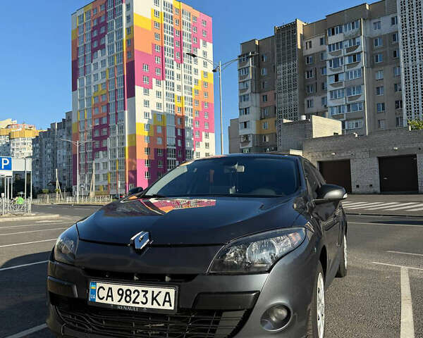 Сірий Рено Меган, об'ємом двигуна 1.46 л та пробігом 292 тис. км за 7300 $, фото 1 на Automoto.ua