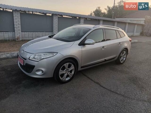 Серый Рено Меган, объемом двигателя 1.5 л и пробегом 280 тыс. км за 8300 $, фото 1 на Automoto.ua