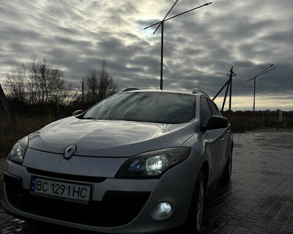 Сірий Рено Меган, об'ємом двигуна 1.46 л та пробігом 327 тис. км за 7100 $, фото 1 на Automoto.ua