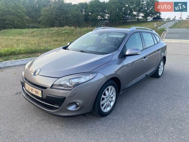 Серый Рено Меган, объемом двигателя 2 л и пробегом 205 тыс. км за 8250 $, фото 1 на Automoto.ua