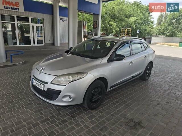 Рено Меган 2012 у Миколаєві на Automoto.ua Сірий Рено Меган, об'ємом двигуна 1.46 л та пробігом 323 тис. км за 7599 $, фото 1 на Automoto.ua