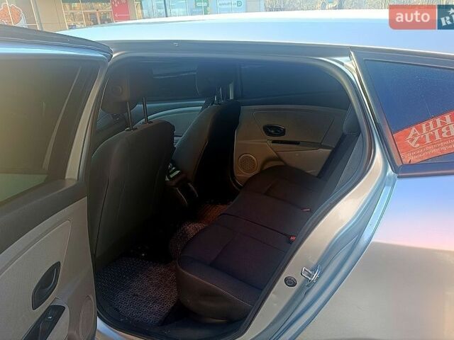 Сірий Рено Меган, об'ємом двигуна 1.5 л та пробігом 240 тис. км за 6000 $, фото 1 на Automoto.ua