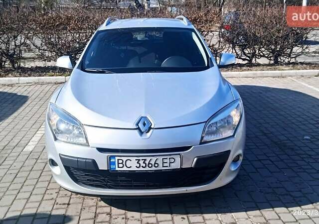 Серый Рено Меган, объемом двигателя 1.5 л и пробегом 210 тыс. км за 7500 $, фото 1 на Automoto.ua