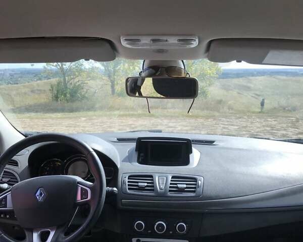 Рено Меган 2012 у Лубнах на Automoto.ua Сірий Рено Меган, об'ємом двигуна 1.5 л та пробігом 289 тис. км за 7800 $, фото 1 на Automoto.ua