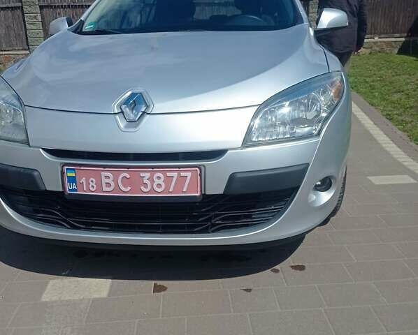 Серый Рено Меган, объемом двигателя 1.5 л и пробегом 232 тыс. км за 7500 $, фото 1 на Automoto.ua