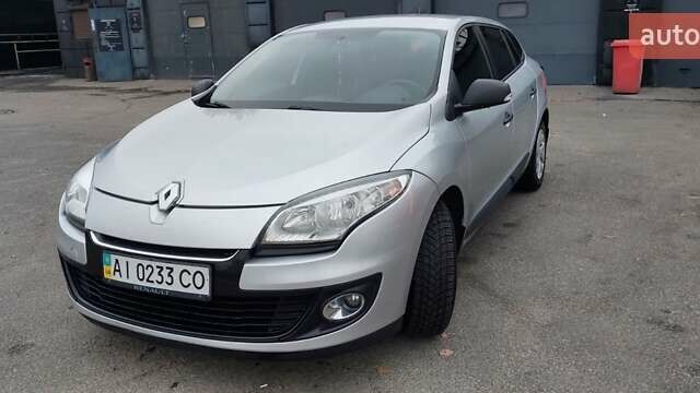 Рено Меган 2012 в Киеве на Automoto.ua Серый Рено Меган, объемом двигателя 1.46 л и пробегом 260 тыс. км за 8800 $, фото 1 на Automoto.ua