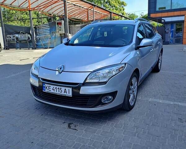 Сірий Рено Меган, об'ємом двигуна 1.46 л та пробігом 270 тис. км за 7400 $, фото 1 на Automoto.ua
