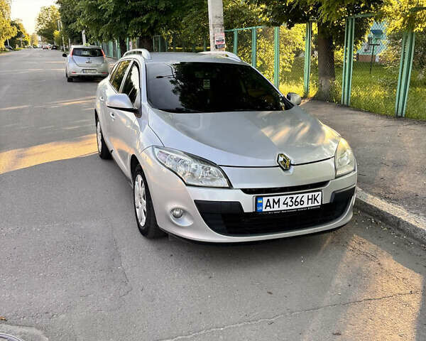 Серый Рено Меган, объемом двигателя 1.46 л и пробегом 280 тыс. км за 7950 $, фото 1 на Automoto.ua