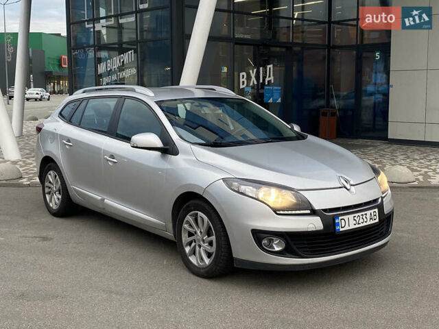Рено Меган 2012 в Киеве на Automoto.ua Серый Рено Меган, объемом двигателя 1.5 л и пробегом 321 тыс. км за 7550 $, фото 1 на Automoto.ua