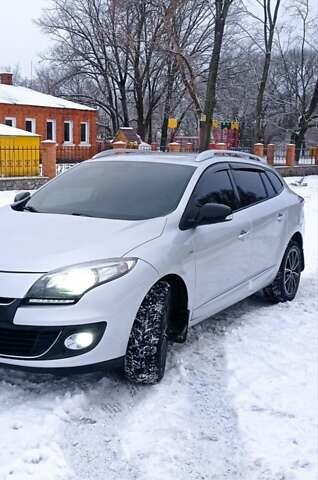 Серый Рено Меган, объемом двигателя 0 л и пробегом 225 тыс. км за 8100 $, фото 1 на Automoto.ua