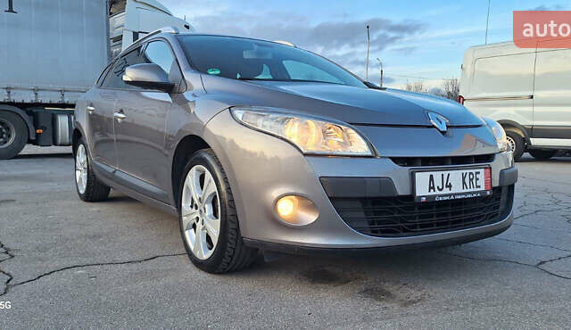 Серый Рено Меган, объемом двигателя 1.6 л и пробегом 210 тыс. км за 7550 $, фото 1 на Automoto.ua