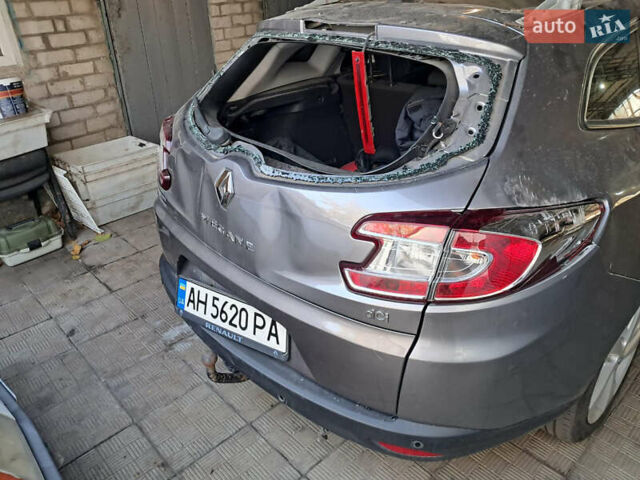 Рено Меган 2012 в Славянске на Automoto.ua Серый Рено Меган, объемом двигателя 1.46 л и пробегом 200 тыс. км за 3500 $, фото 1 на Automoto.ua