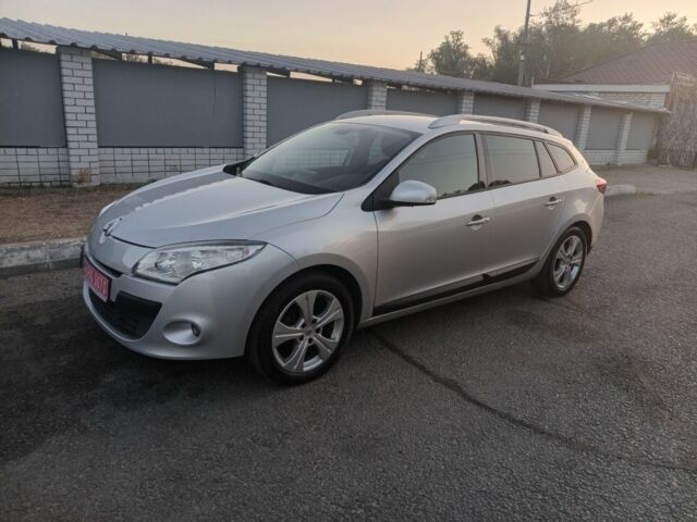 Серый Рено Меган, объемом двигателя 1.5 л и пробегом 280 тыс. км за 8300 $, фото 1 на Automoto.ua