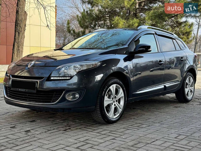 Сірий Рено Меган, об'ємом двигуна 1.5 л та пробігом 240 тис. км за 7950 $, фото 1 на Automoto.ua